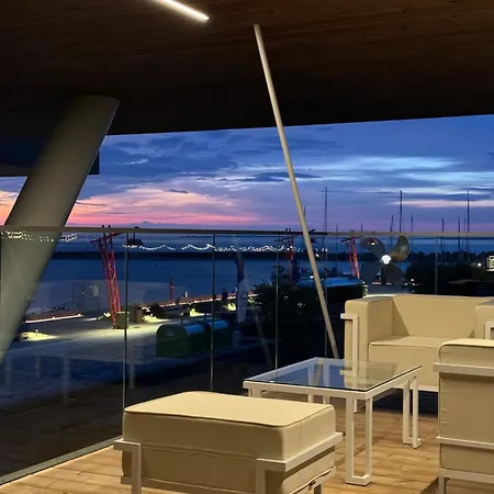 Luxury Living With Breathtaking Panoramic Views Appartamento