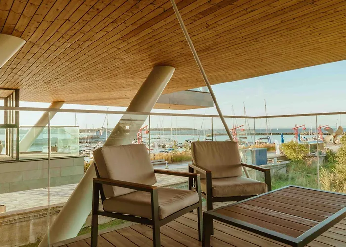 Luxury Living With Breathtaking Panoramic Views *